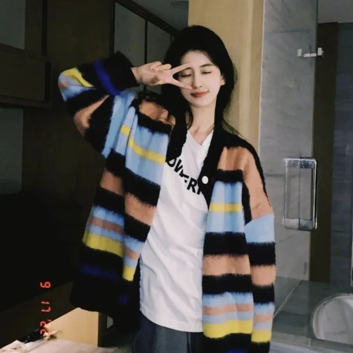 她的微笑像颗糖